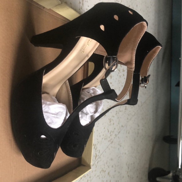 Black Closed Toe Pumps - Picture 3 of 7